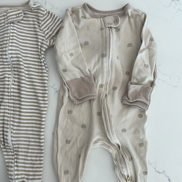 Cream Cloud Island Onesie Set - Picture 4 of 4